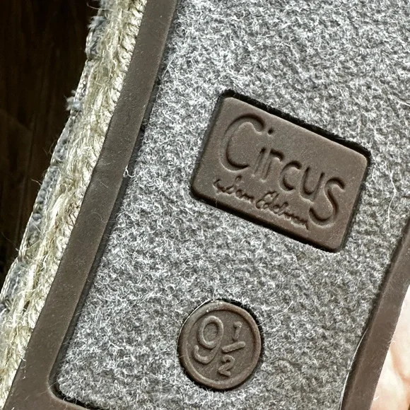 Circus Sam Edelman 9.5 slip ons - Picture 3 of 6